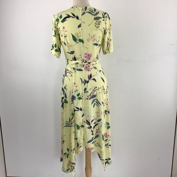 Banana Republic yellow print short sleeved flowy rayon crepe wrap dress size 4. - Picture 4 of 9